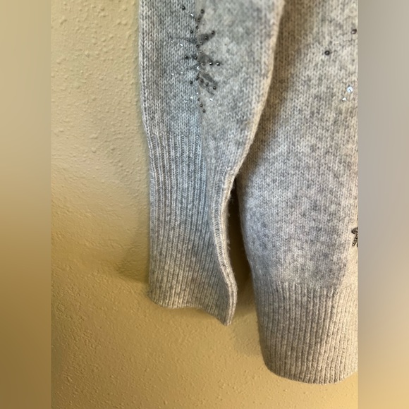 White House Black Market Holiday Sweater LG Grey V-Neck Sparkle Snowflake XLP - Picture 10 of 16